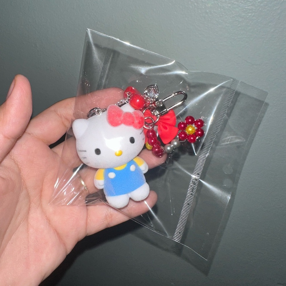 Hello Kitty Keychain - Picture 6 of 6